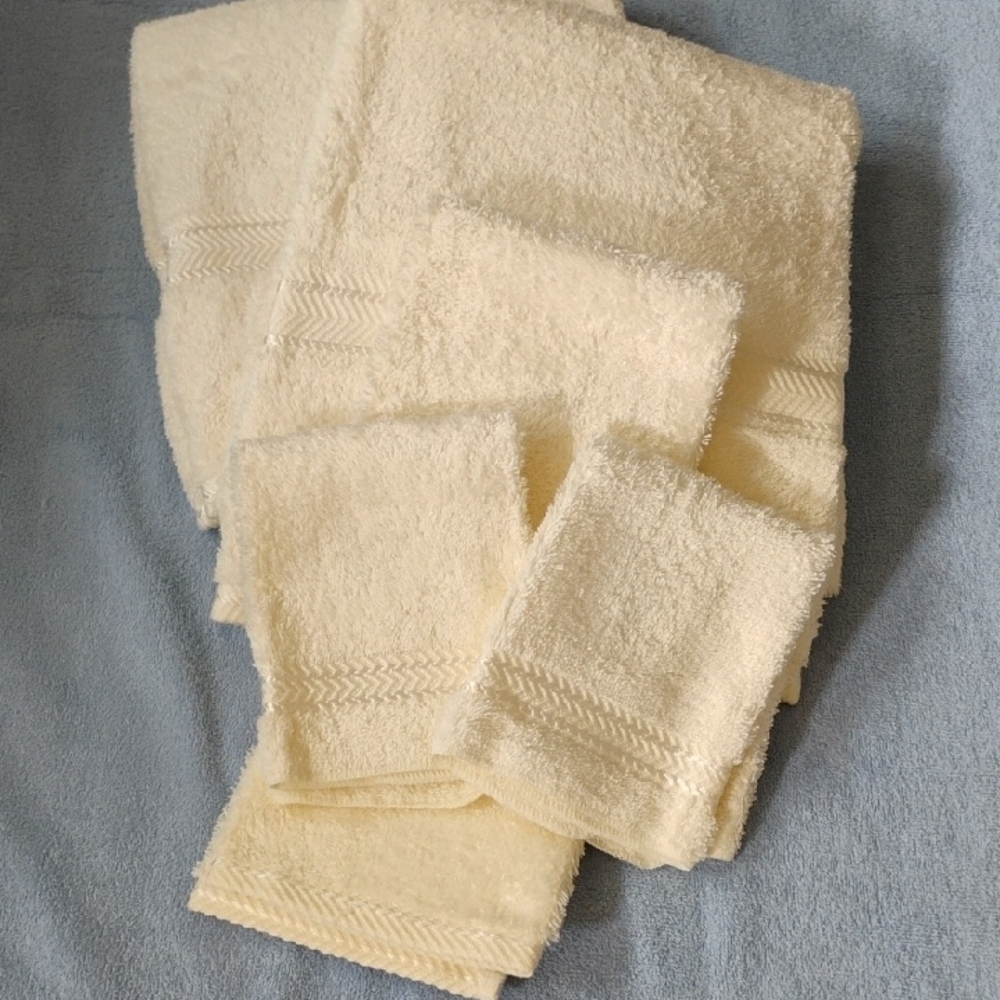 Christy Cream Bath Towels
